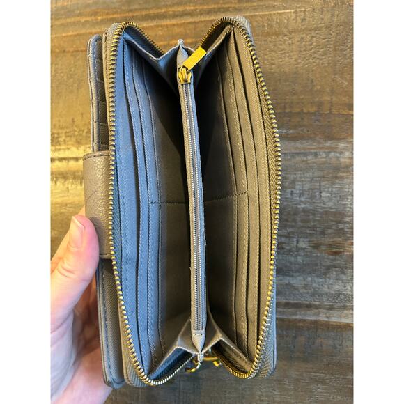 Fossil Wristlet Wallet Molly Gray Cowhide Leather Card Holder Pockets Zip Clutch - Picture 4 of 9